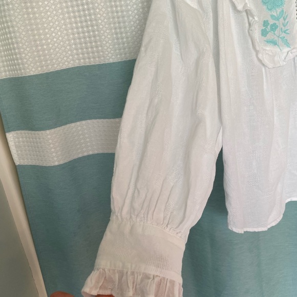 Crown and ivy Nwot embroidered top - Picture 6 of 7